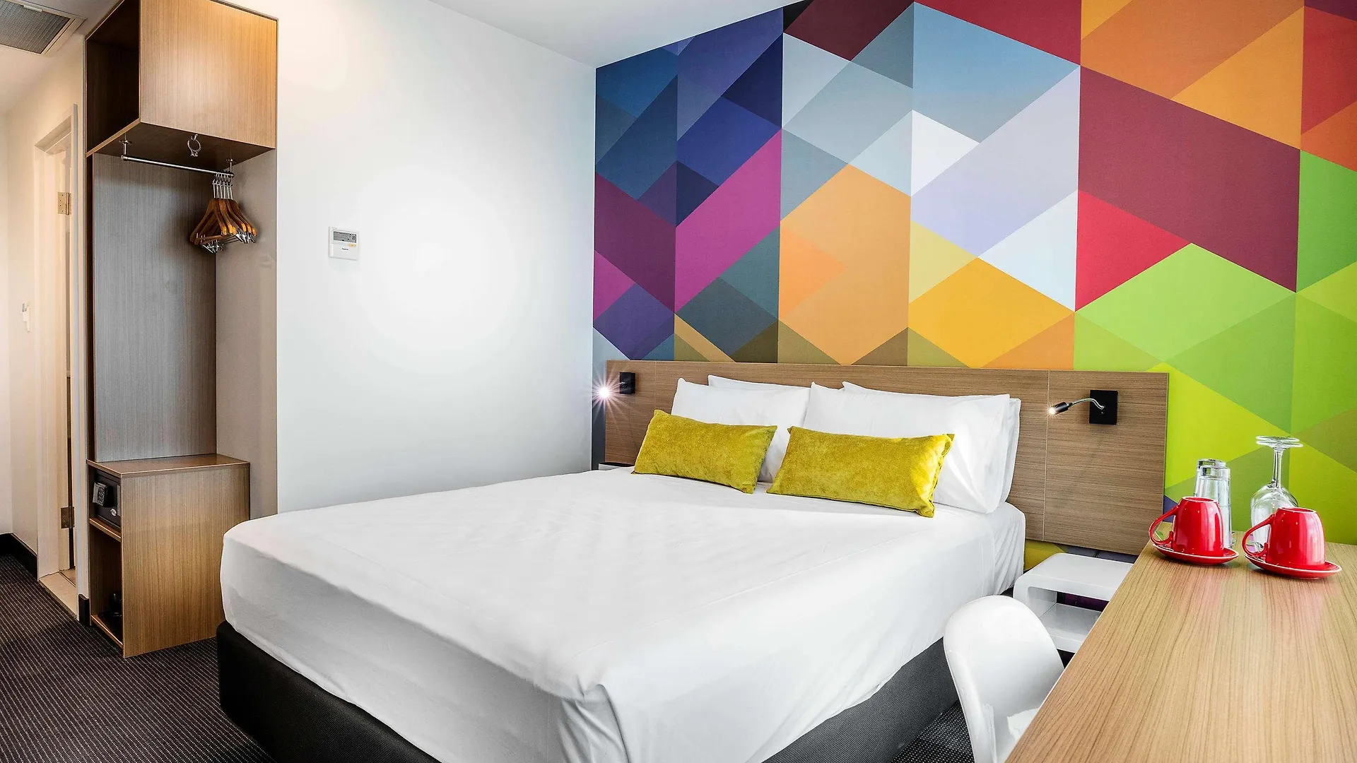 Отель Ibis Styles Brisbane Elizabeth Street 4*,  Австралия