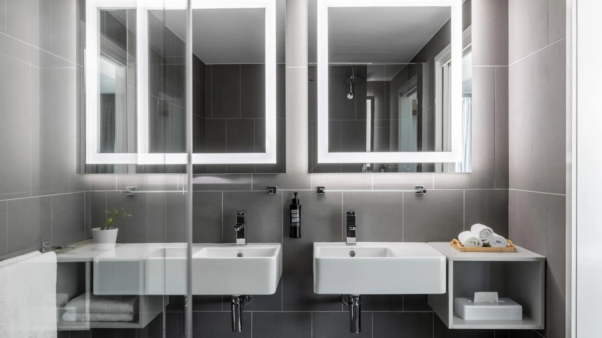Ibis Styles Brisbane Elizabeth Street Hotel 4*,  Australia